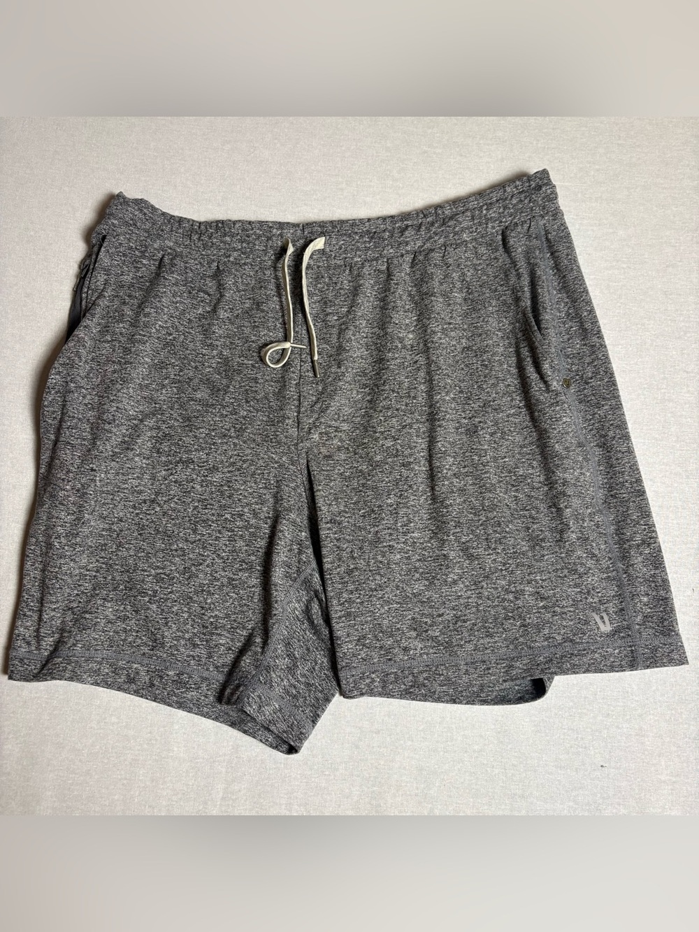 Vuori Ponto Performance Short 7" Men's Large Heather Charcoal Athletic Shorts